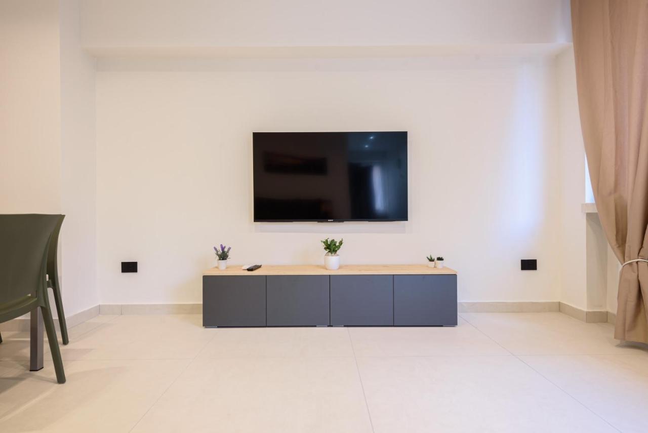 Via Niccolo Tommaseo 4 - 1 Apartment *